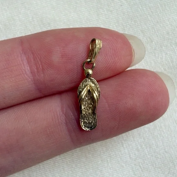14k Gold Flip Flop Sandal Pendant / Charm - Picture 2 of 6